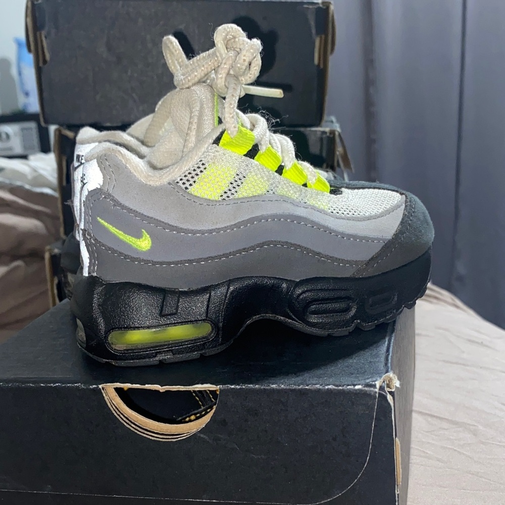 Nike Air Max 95 Gray & Neon Green